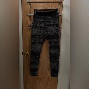 🖤Nike Women’s Black Patterned Leggings
